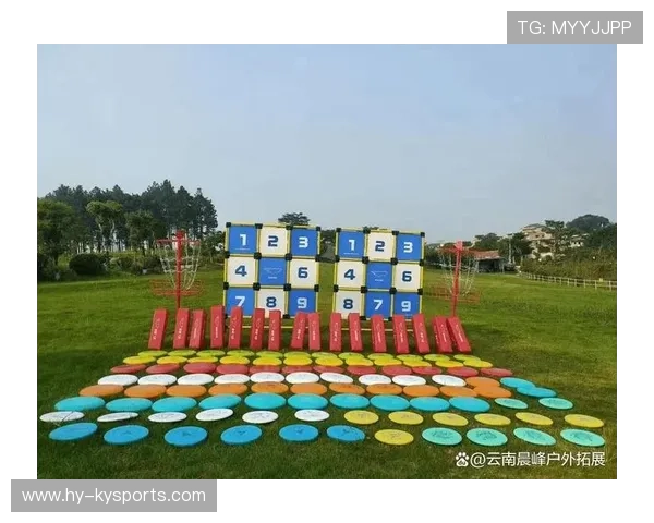 大型户外飞盘接力赛，团队合作的极限挑战，户外活动飞盘玩法